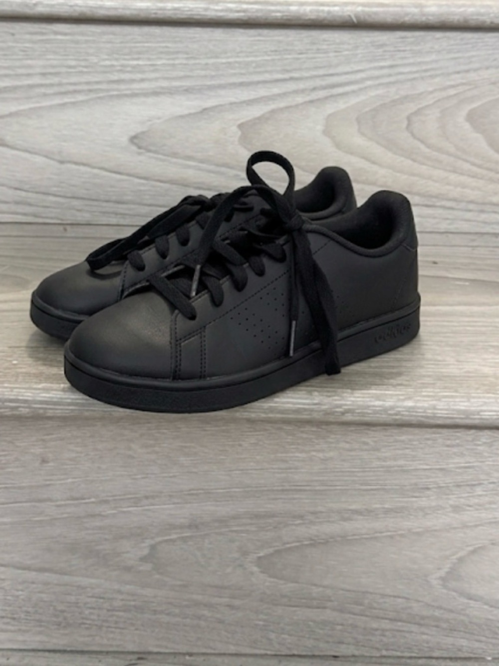 adidas Advantage Base 2.0 Sneakers in Black sz 2